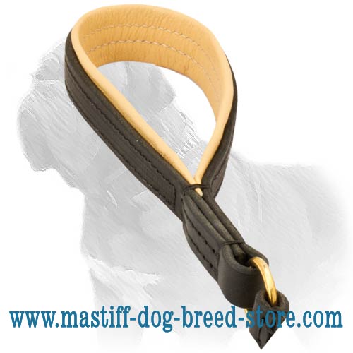 Excellent grip due to convenient shape leash handle