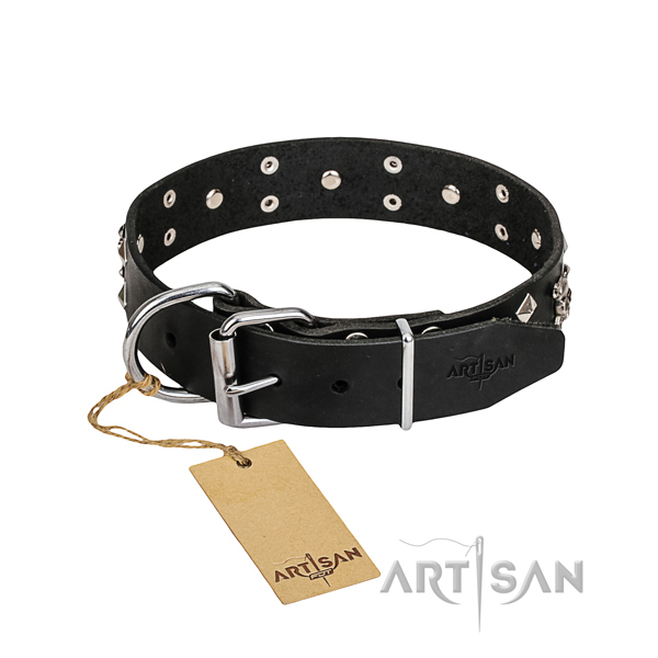 Leather dog collar with smoothed edges for pleasant everyday wearing